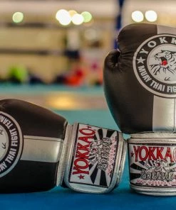 STRIKING YOKKAO OFFICIAL FIGHT TEAM GLOVES SILVER EDITION