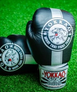 STRIKING YOKKAO OFFICIAL FIGHT TEAM GLOVES SILVER EDITION