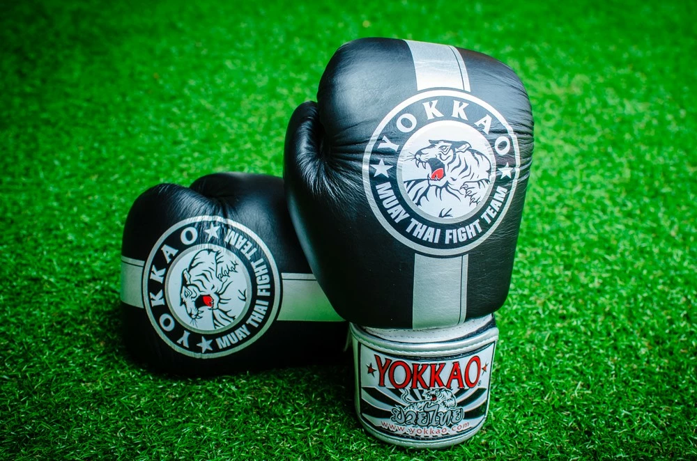 STRIKING YOKKAO OFFICIAL FIGHT TEAM GLOVES SILVER EDITION